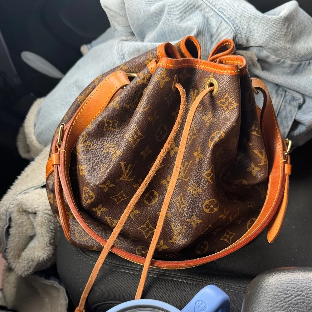 Louis Vuitton Noe Monogram Bucket Bag MM - Picture 7 of 8